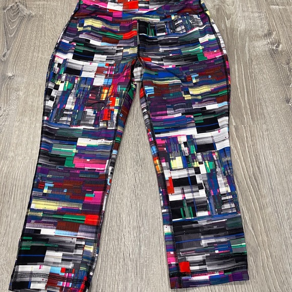 Danskin Pants & Jumpsuits Danskin Fitted Capri Leggings Bright Xs